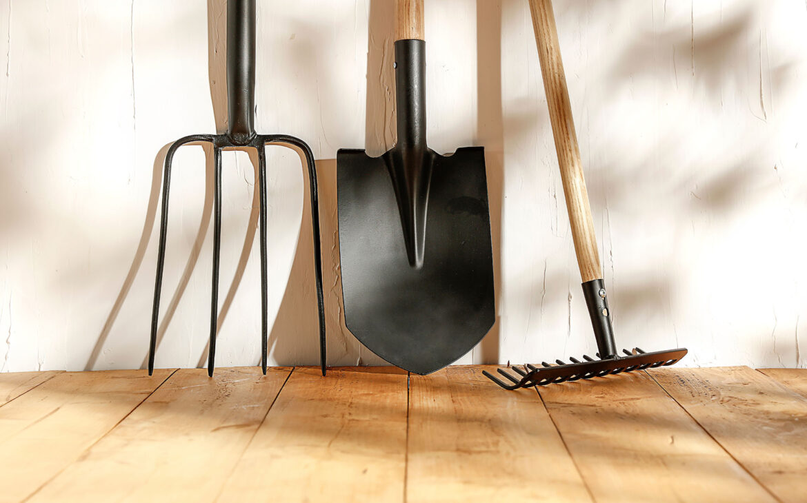 the tale of a collinear hoe —